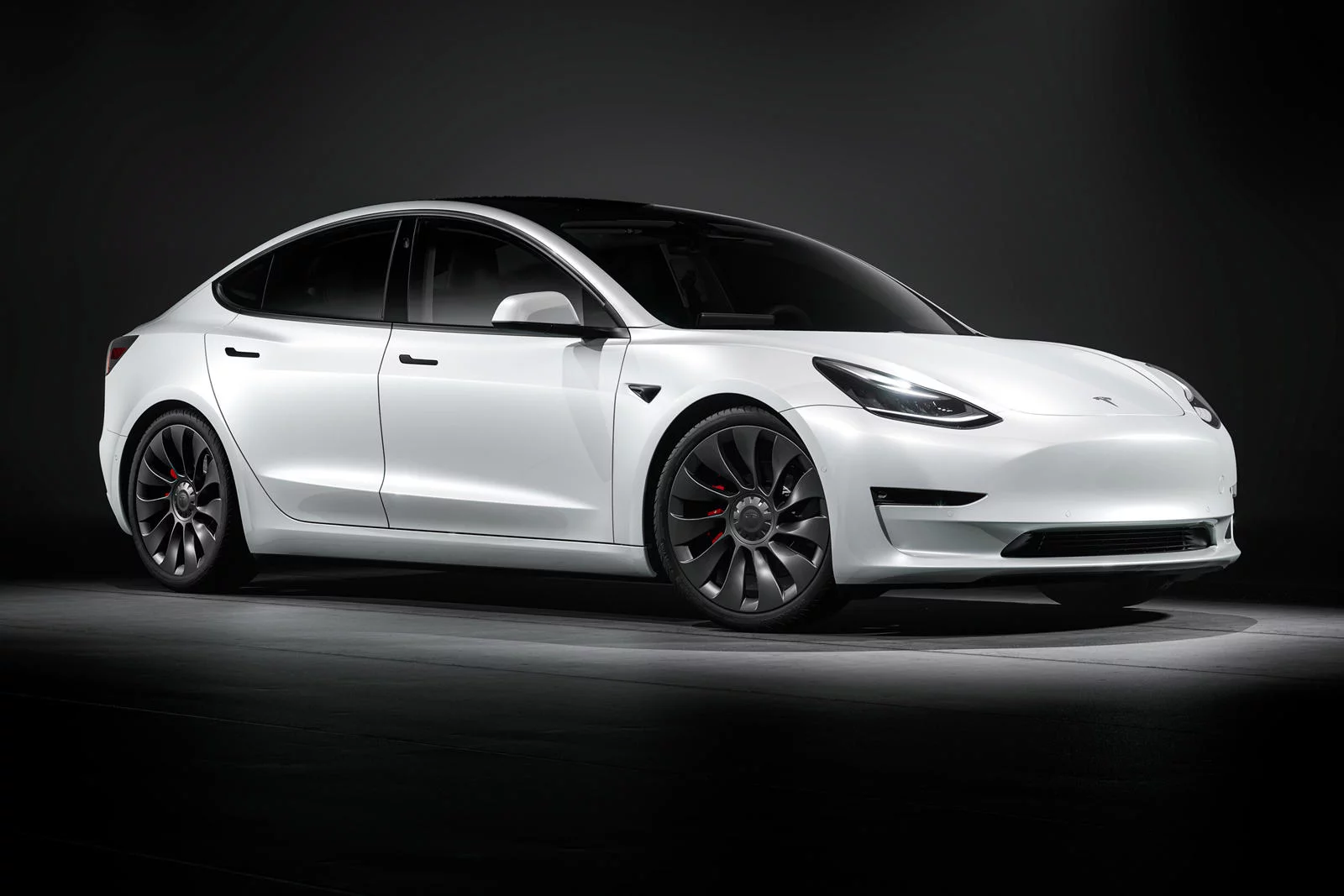 Tesla model 3. Тесла модель 3 перформанс. Tesla 3 2022.